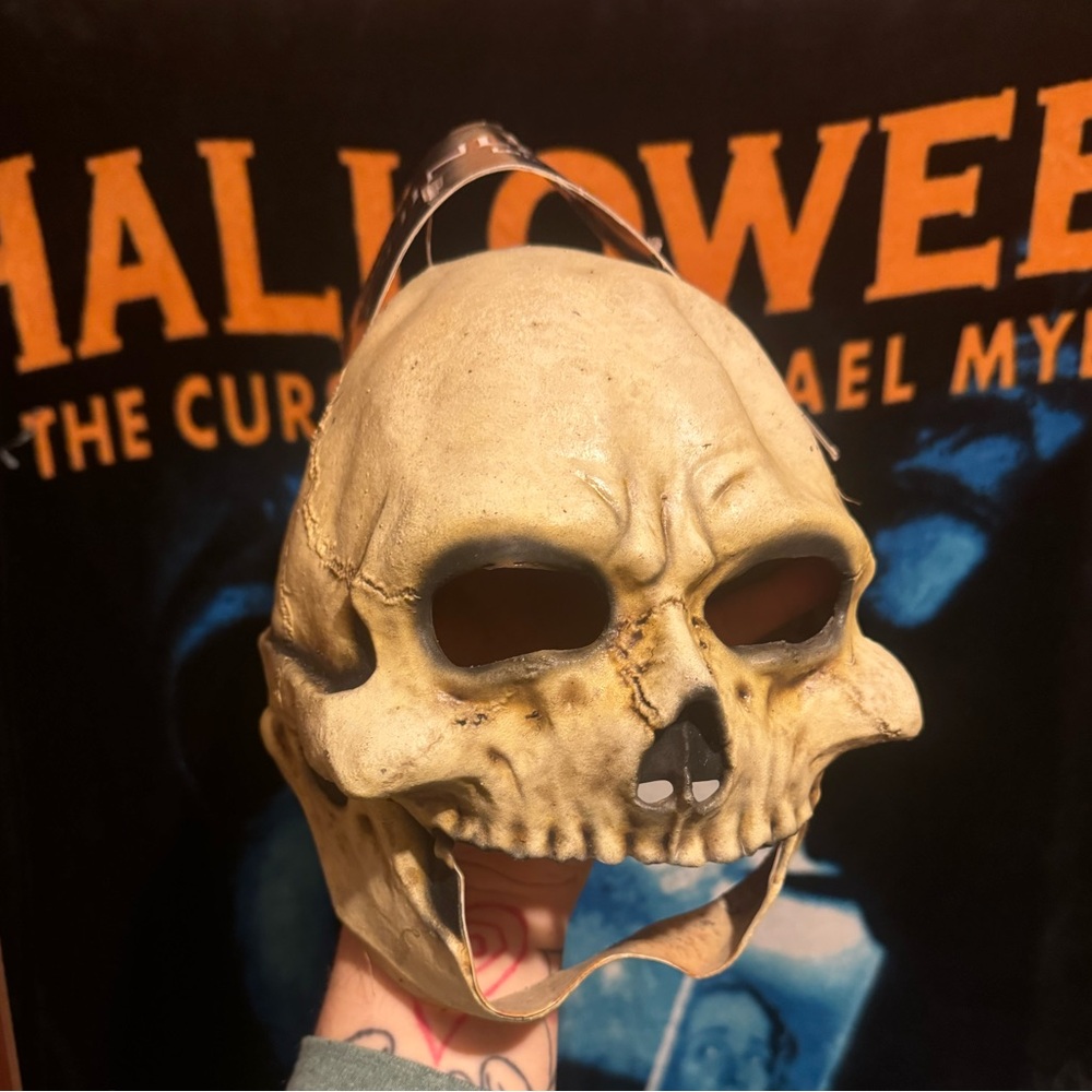 Spirit Halloween Chinless Skeleton Zombie Skull Mask Don Post Decor Decoration